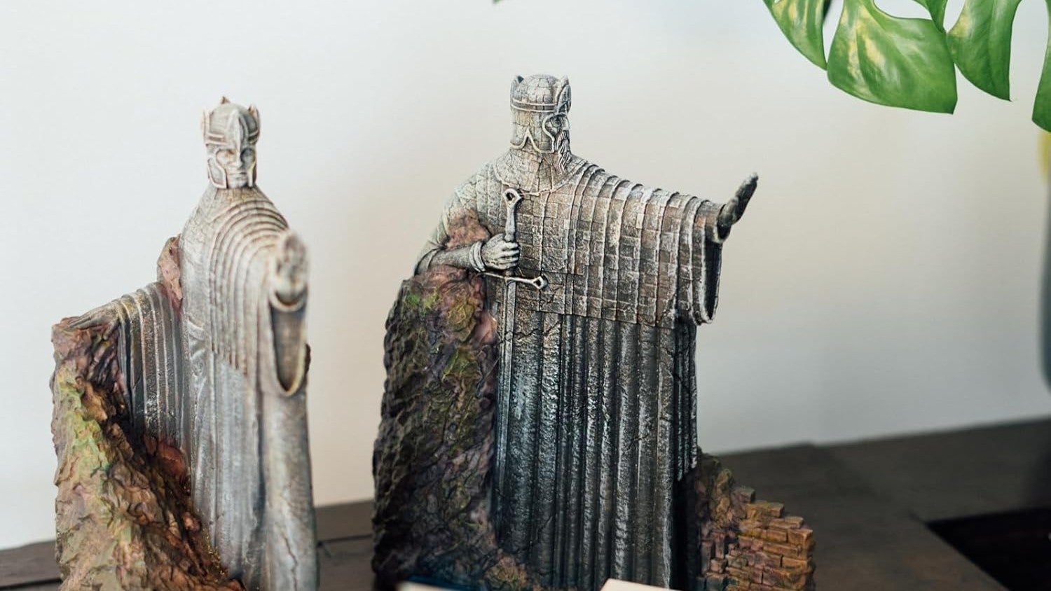 Bookends Lord of the Rings berkualitas tinggi untuk koleksi buku